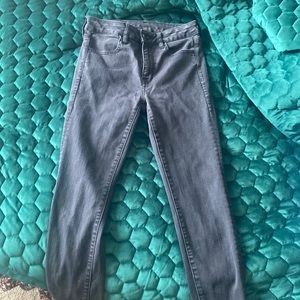 Size 6. AE. Black Jeggings. Next level stretch. Short.